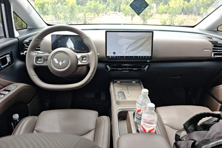 Used Wuling Starlight 730 2025 Model Pure Electric 500km Luxury Edition Center Console