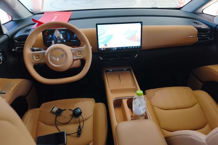 Used Wuling Starlight 730 2025 Model Plug-in Hybrid 125km Luxury Edition Center Console
