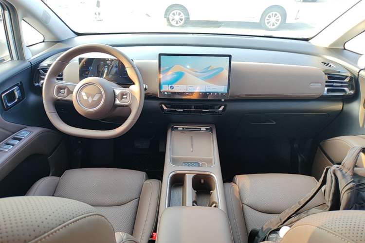 Used Wuling Starlight 730 2025 Model Plug-in Hybrid 125km Luxury Edition Center Console