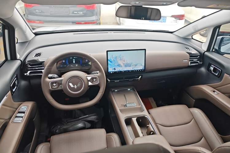 Used Wuling Starlight 730 2025 Model Plug-in Hybrid 125km Luxury Edition Center Console