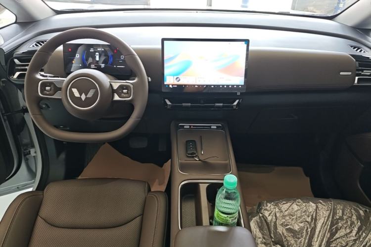 Used Wuling Starlight 730 2025 Model Plug-in Hybrid 125km Luxury Edition Center Console