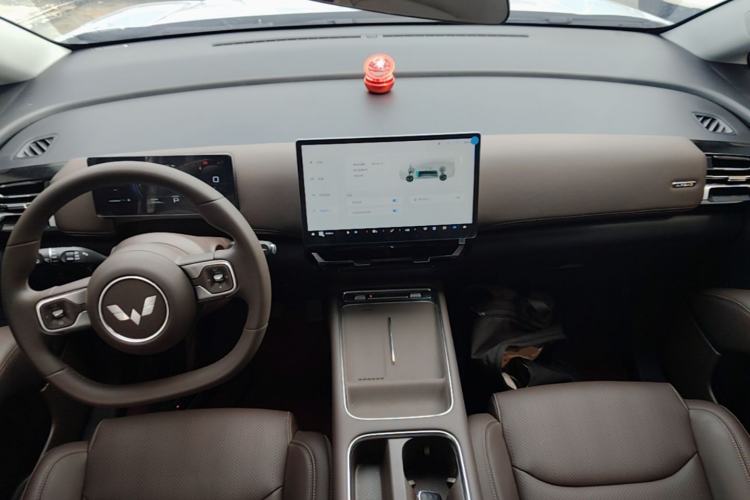 Used Wuling Starlight 730 2025 Model Plug-in Hybrid 125km Luxury Edition Center Console