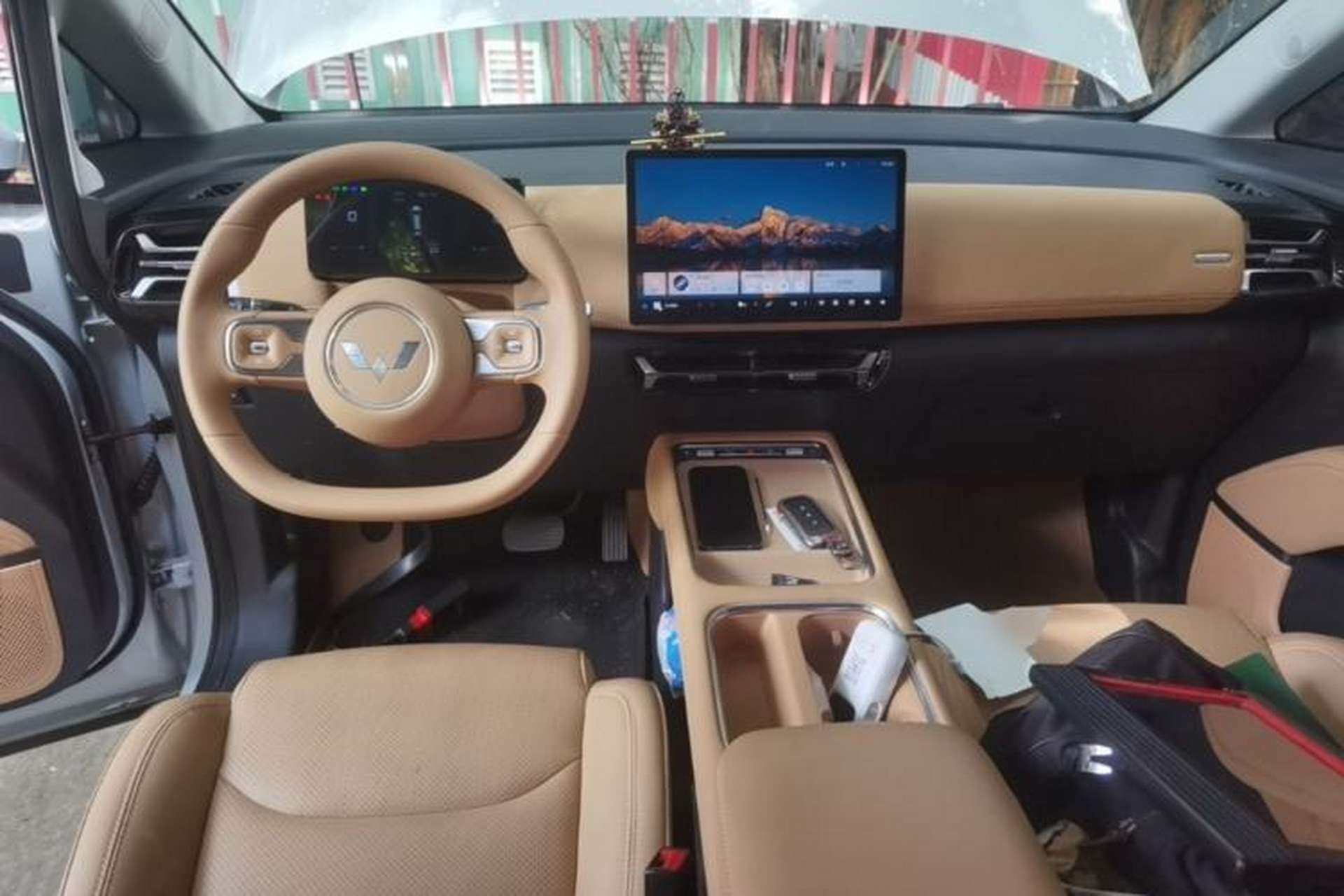 Used Wuling Starlight 730 2025 Model Plug-in Hybrid 125km Luxury Edition Center Console