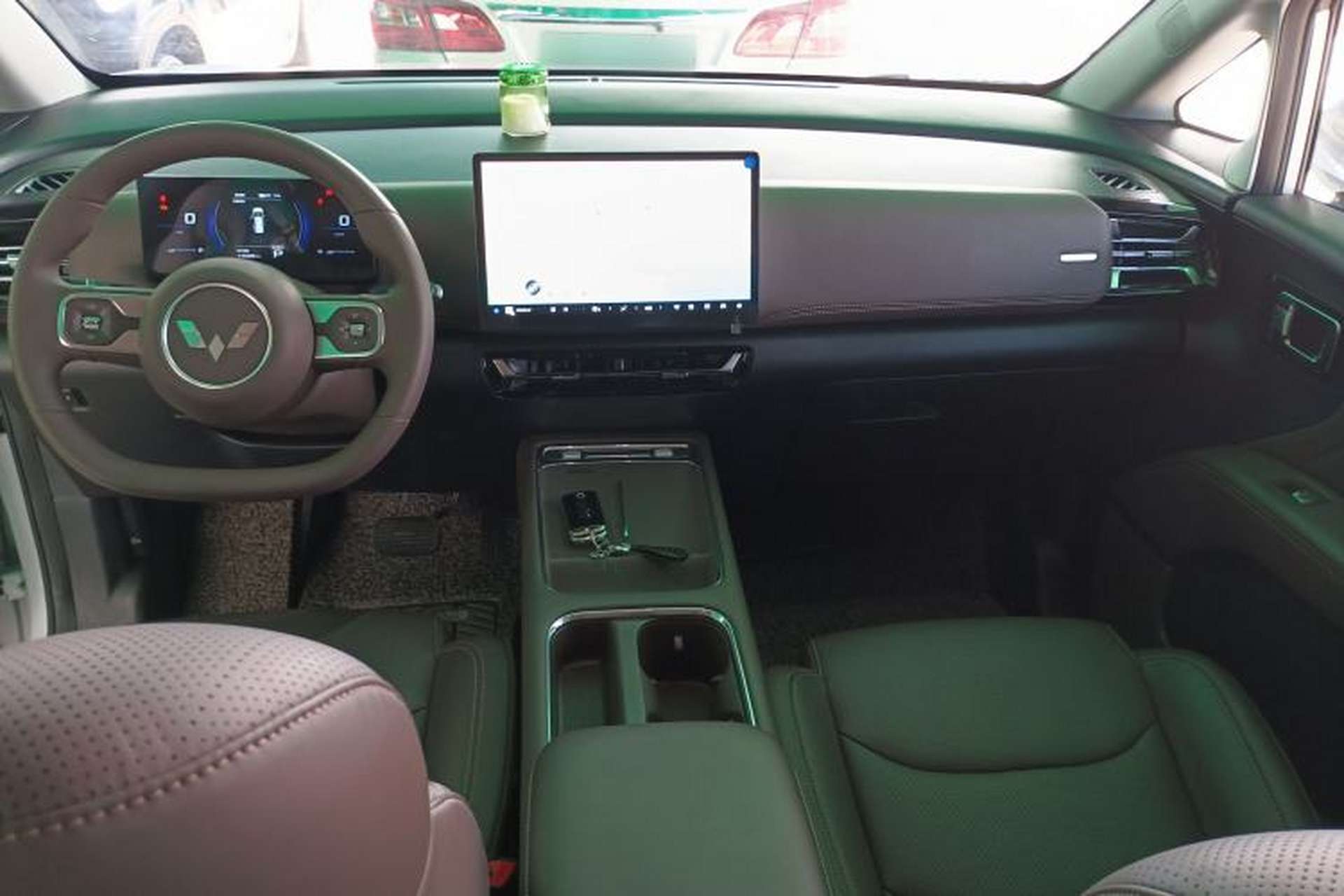 Used Wuling Starlight 730 2025 Model Plug-in Hybrid 125km Luxury Edition Center Console