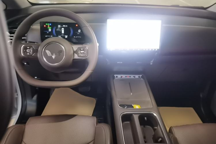 Used Wuling Starlight 730 2025 Model Plug-in Hybrid 125km Luxury Edition Center Console