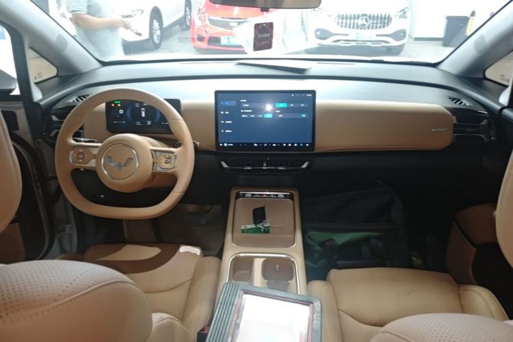 Used Wuling Starlight 730 2025 Model Plug-in Hybrid 125km Luxury Edition Center Console