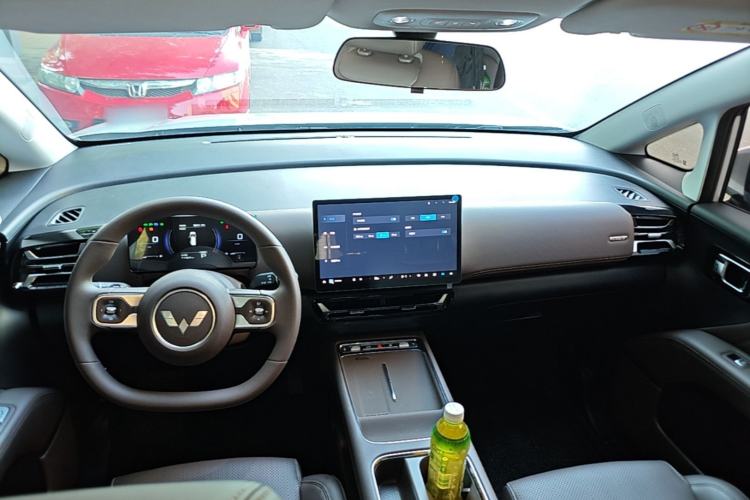 Used Wuling Starlight 730 2025 Model Plug-in Hybrid 125km Luxury Edition Center Console