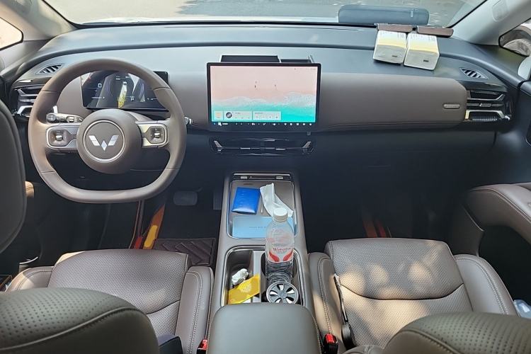 Used Wuling Starlight 730 2025 Model Plug-in Hybrid 125km Luxury Edition Center Console