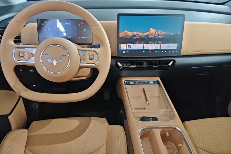 Used Wuling Starlight 730 2025 Model Plug-in Hybrid 125km Luxury Edition Center Console