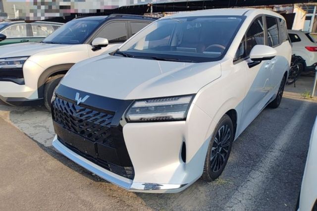 Used Wuling Starlight 730 2025 Model Plug-in Hybrid 125km Luxury Edition