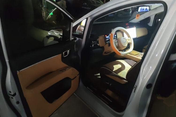 Used Wuling Starlight 730 2025 Model Plug-in Hybrid 125km Luxury Edition Driver Seat