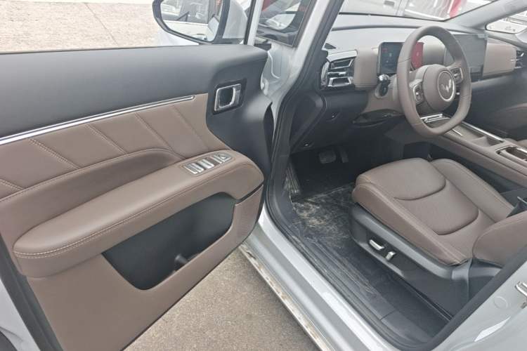 Used Wuling Starlight 730 2025 Model Plug-in Hybrid 125km Luxury Edition Driver Seat