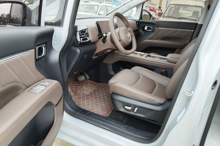 Used Wuling Starlight 730 2025 Model Plug-in Hybrid 125km Luxury Edition Driver Seat
