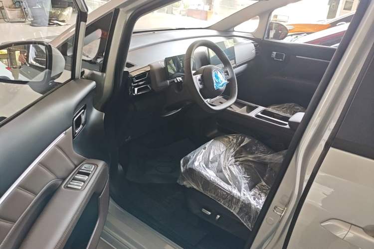 Used Wuling Starlight 730 2025 Model Pure Electric 500km Luxury Edition Driver Seat