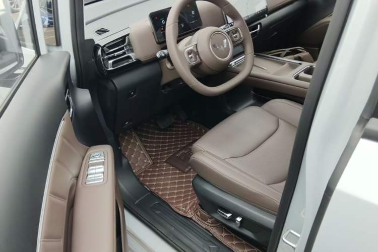 Used Wuling Starlight 730 2025 Model Plug-in Hybrid 125km Luxury Edition Driver Seat