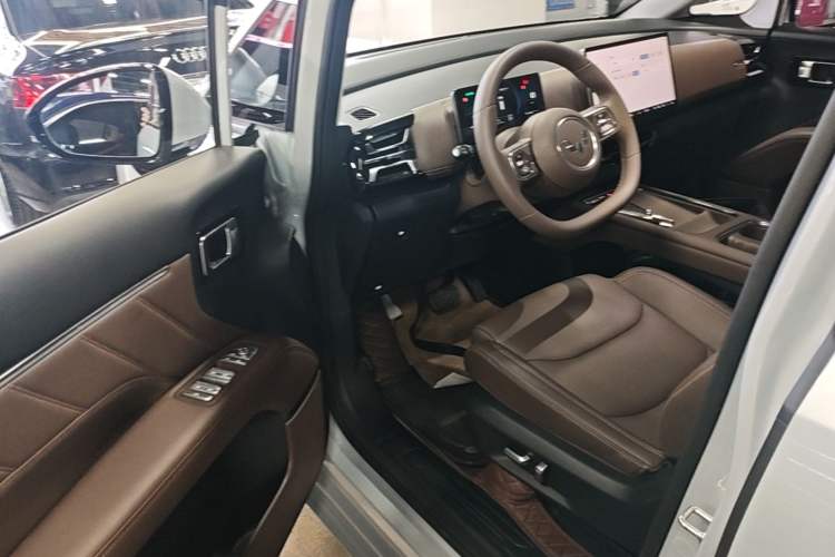 Used Wuling Starlight 730 2025 Model Plug-in Hybrid 125km Luxury Edition Driver Seat