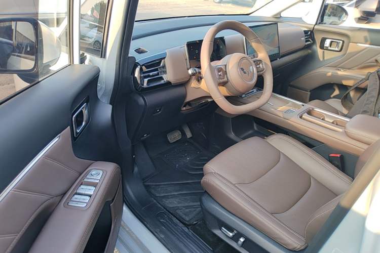 Used Wuling Starlight 730 2025 Model Plug-in Hybrid 125km Luxury Edition Driver Seat