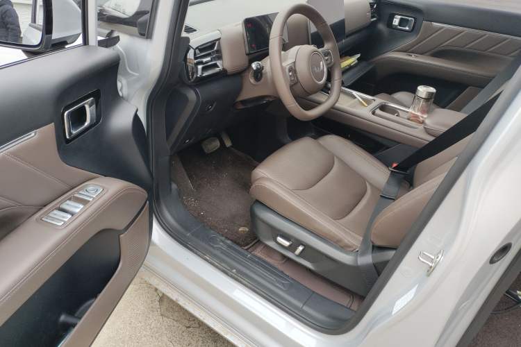 Used Wuling Starlight 730 2025 Model Plug-in Hybrid 125km Luxury Edition Driver Seat