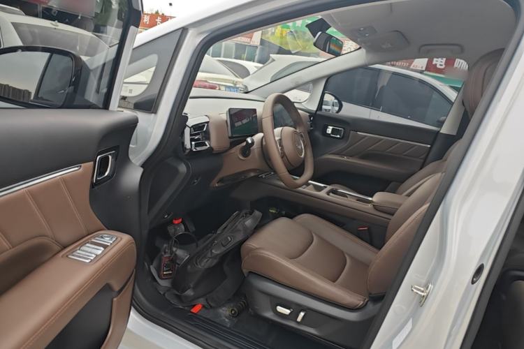 Used Wuling Starlight 730 2025 Model Plug-in Hybrid 125km Luxury Edition Driver Seat