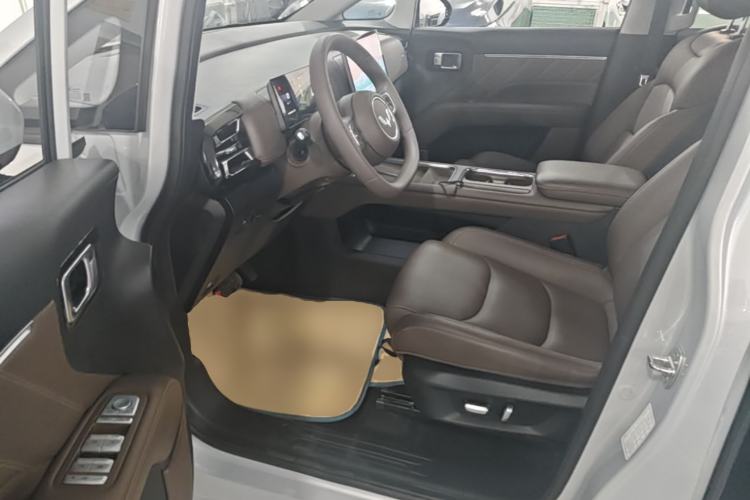 Used Wuling Starlight 730 2025 Model Plug-in Hybrid 125km Luxury Edition Driver Seat