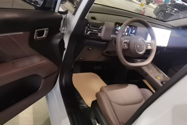 Used Wuling Starlight 730 2025 Model Plug-in Hybrid 125km Luxury Edition Driver Seat