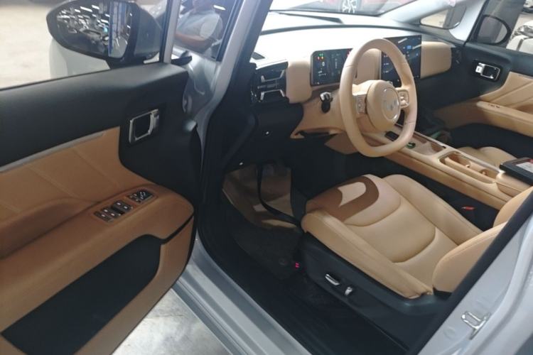 Used Wuling Starlight 730 2025 Model Plug-in Hybrid 125km Luxury Edition Driver Seat