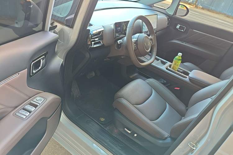 Used Wuling Starlight 730 2025 Model Plug-in Hybrid 125km Luxury Edition Driver Seat