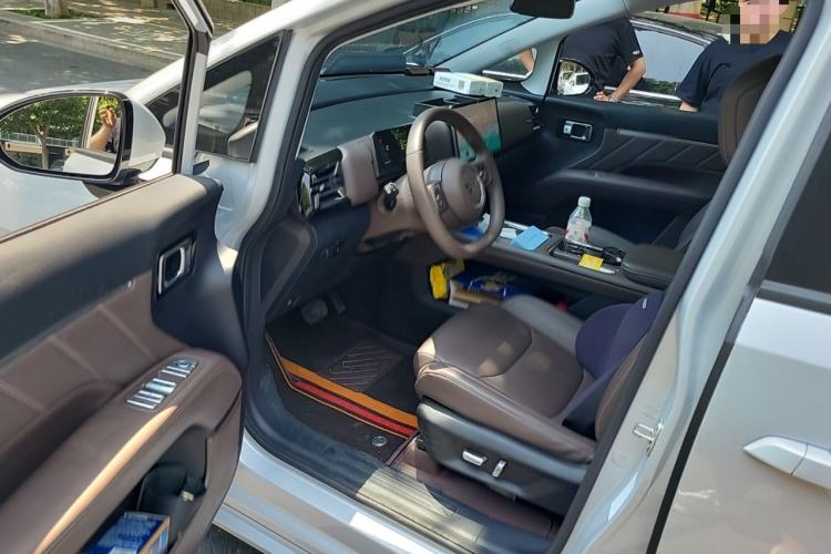 Used Wuling Starlight 730 2025 Model Plug-in Hybrid 125km Luxury Edition Driver Seat