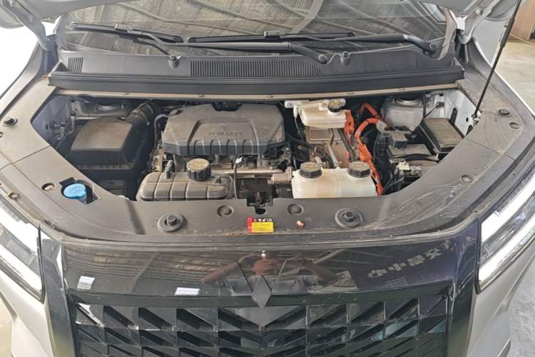 Used Wuling Starlight 730 2025 Model Plug-in Hybrid 125km Luxury Edition Engine Bay