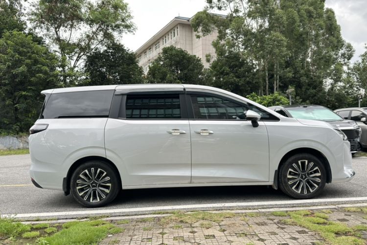 Used Wuling Starlight 730 2025 Model Pure Electric 500km Luxury Edition Exterior 1