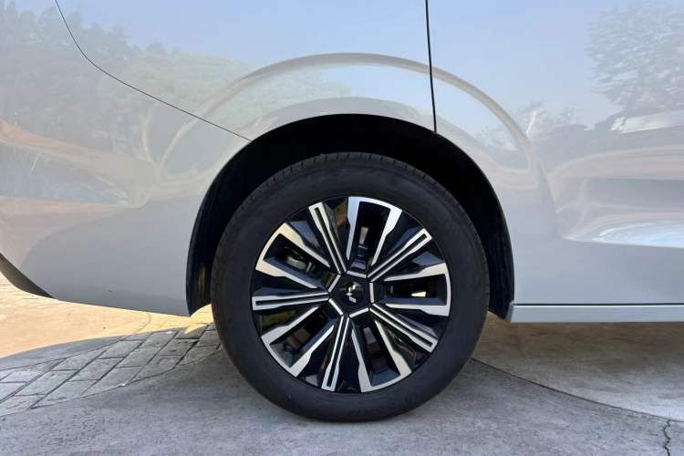 Used Wuling Starlight 730 2025 Model Pure Electric 500km Luxury Edition Exterior 11