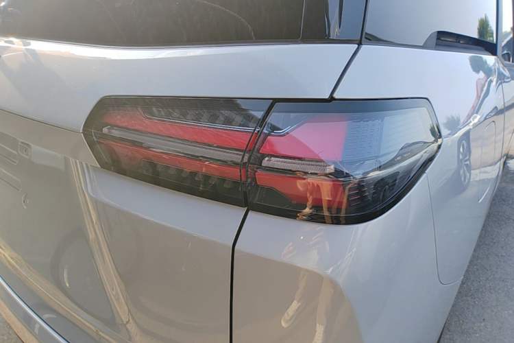 Used Wuling Starlight 730 2025 Model Plug-in Hybrid 125km Luxury Edition Exterior 3