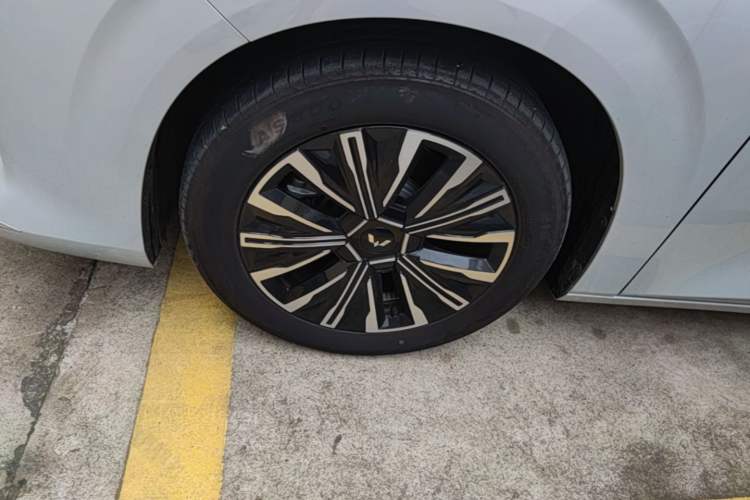 Used Wuling Starlight 730 2025 Model Plug-in Hybrid 125km Luxury Edition Exterior 4