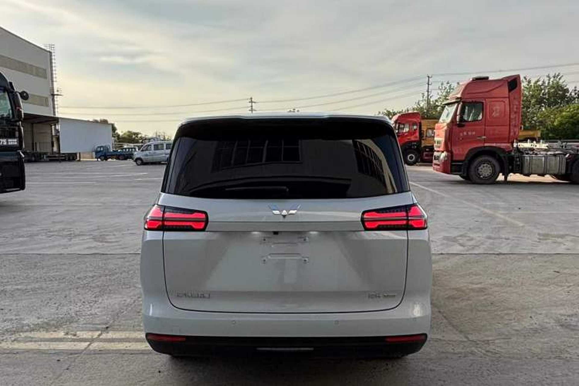 Used Wuling Starlight 730 2025 Model Plug-in Hybrid 125km Luxury Edition Exterior 4