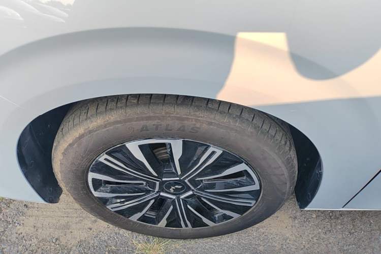 Used Wuling Starlight 730 2025 Model Plug-in Hybrid 125km Luxury Edition Exterior 4