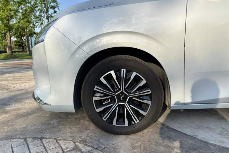 Used Wuling Starlight 730 2025 Model Pure Electric 500km Luxury Edition Exterior 4