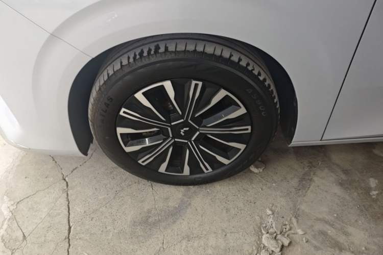 Used Wuling Starlight 730 2025 Model Plug-in Hybrid 125km Luxury Edition Exterior 4