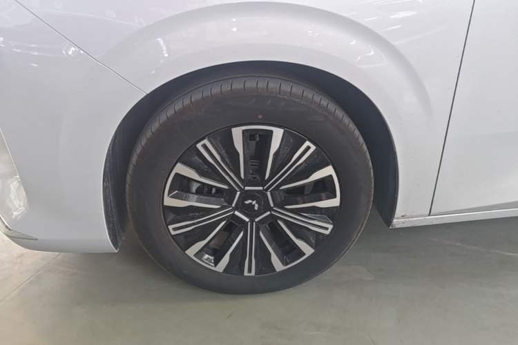 Used Wuling Starlight 730 2025 Model Plug-in Hybrid 125km Luxury Edition Exterior 4