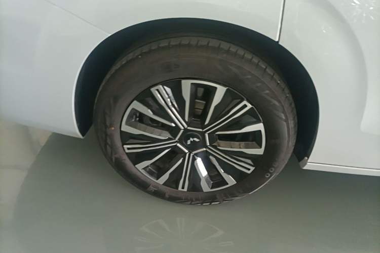 Used Wuling Starlight 730 2025 Model Plug-in Hybrid 125km Luxury Edition Exterior 5