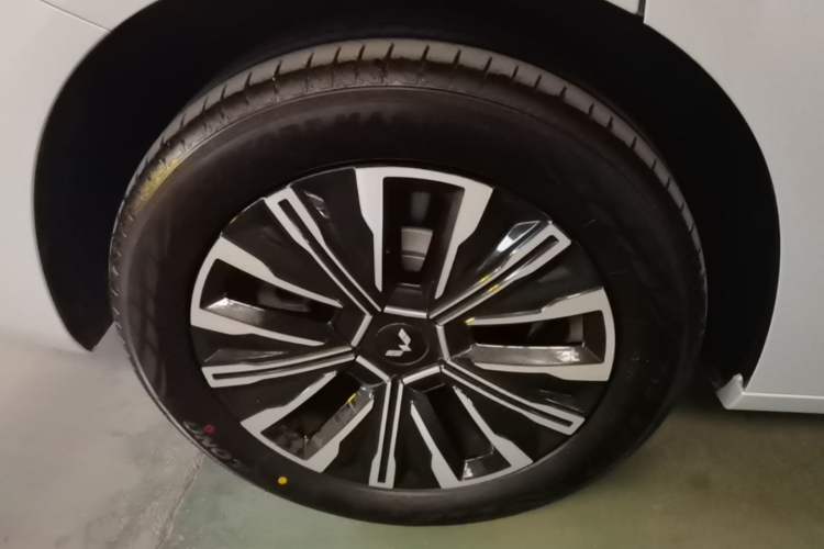 Used Wuling Starlight 730 2025 Model Plug-in Hybrid 125km Luxury Edition Exterior 5
