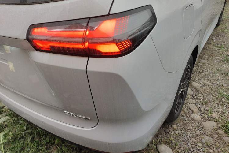 Used Wuling Starlight 730 2025 Model Plug-in Hybrid 125km Luxury Edition Exterior 6