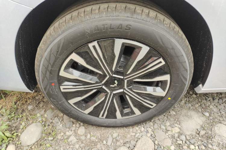 Used Wuling Starlight 730 2025 Model Plug-in Hybrid 125km Luxury Edition Exterior 8