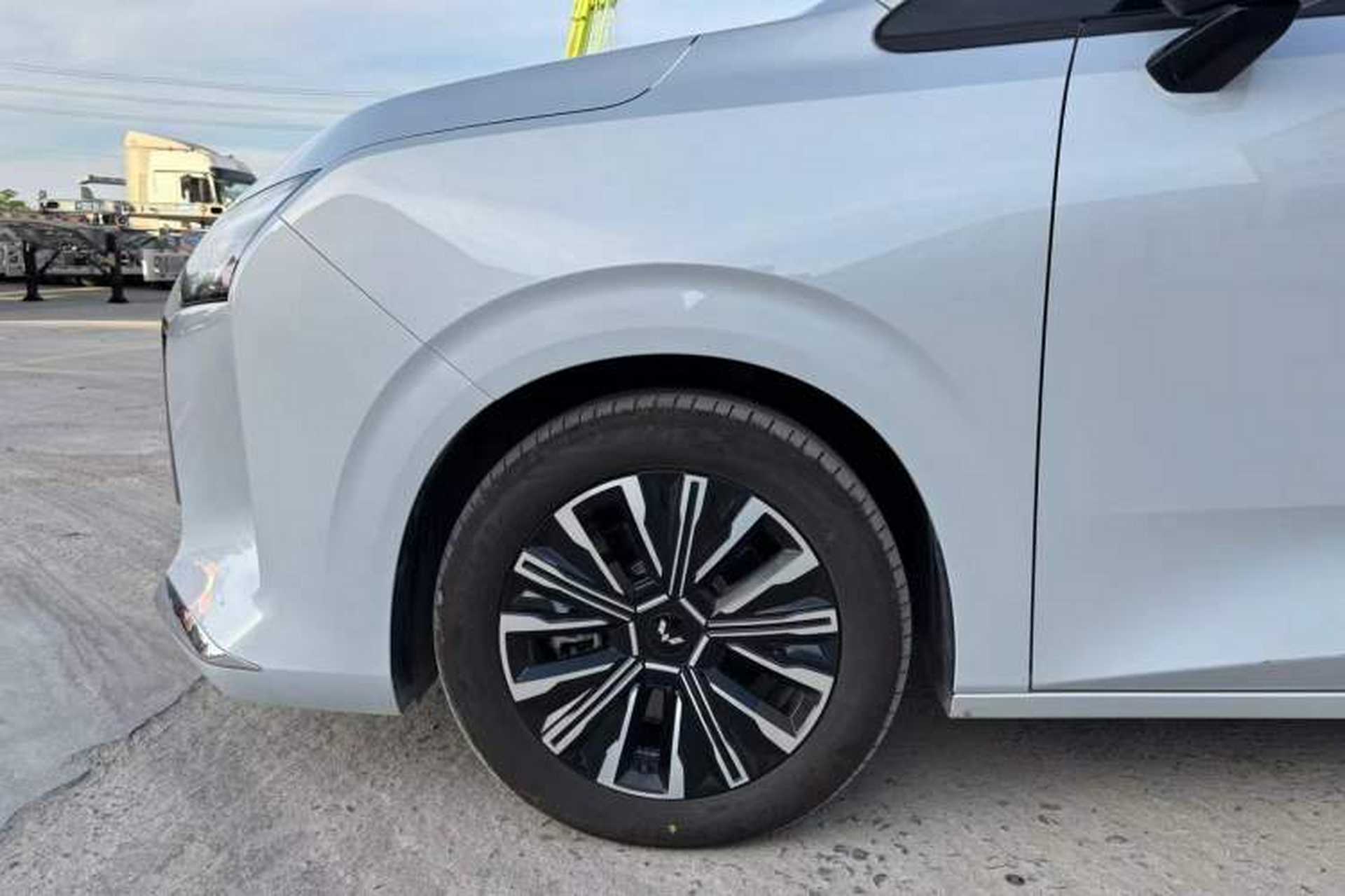 Used Wuling Starlight 730 2025 Model Plug-in Hybrid 125km Luxury Edition Exterior 9