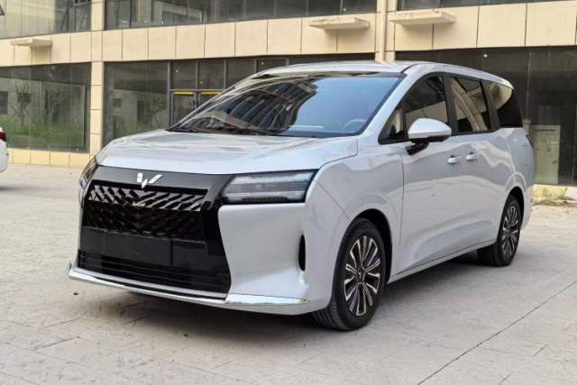 Used Wuling Starlight 730 2025 Model Plug-in Hybrid 125km Luxury Edition