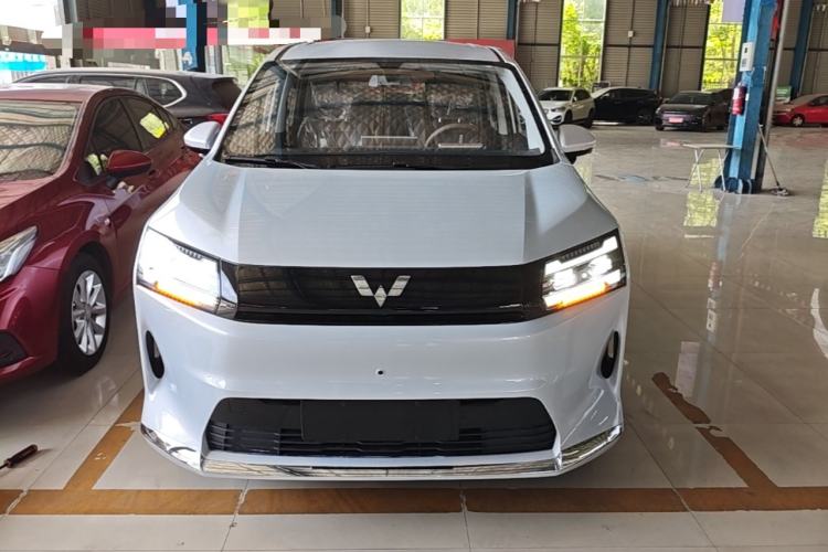 Used Wuling Starlight 730 2025 Model Pure Electric 500km Luxury Edition Front