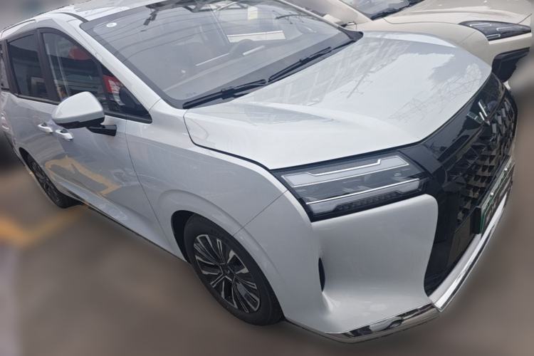 Used Wuling Starlight 730 2025 Model Plug-in Hybrid 125km Luxury Edition Front Right 45 Deg