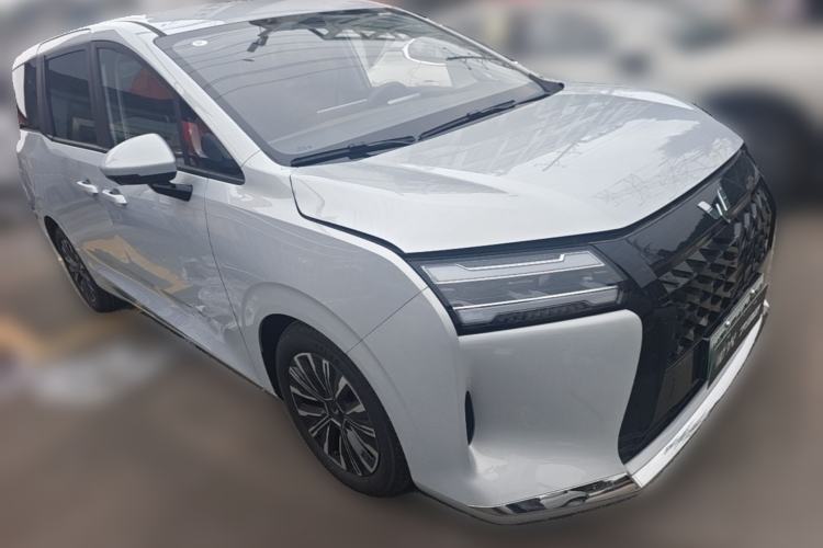 Used Wuling Starlight 730 2025 Model Plug-in Hybrid 125km Luxury Edition Front Right 45 Deg
