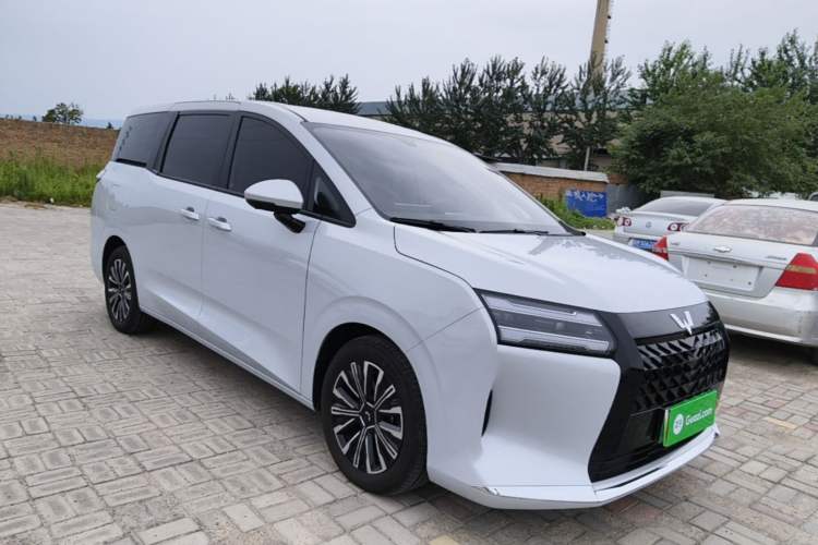 Used Wuling Starlight 730 2025 Model Plug-in Hybrid 125km Luxury Edition Front Right 45 Deg