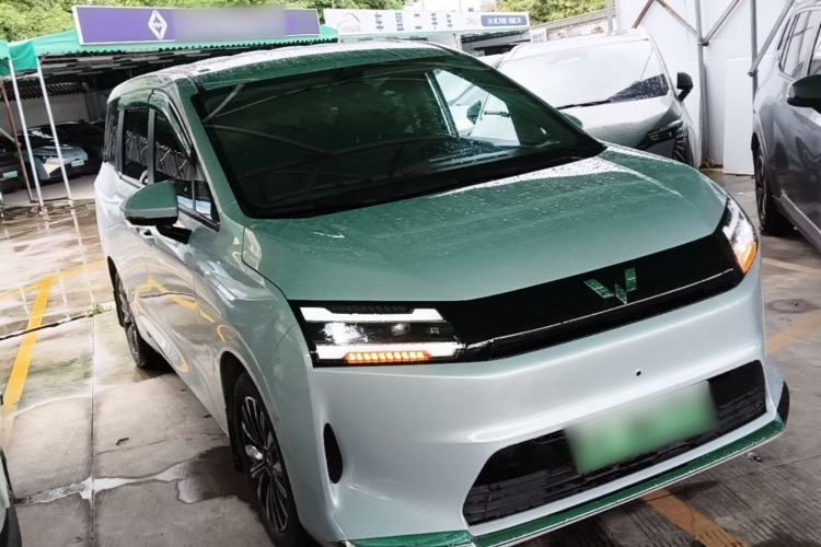Used Wuling Starlight 730 2025 Model Pure Electric 500km Luxury Edition Front Right 45 Deg