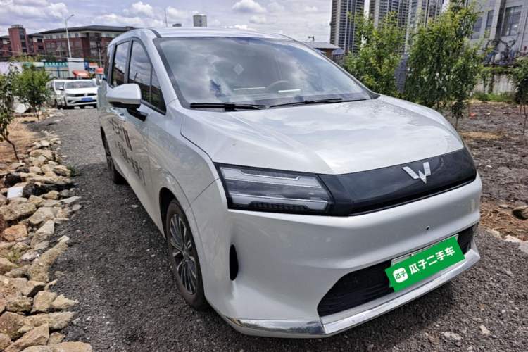 Used Wuling Starlight 730 2025 Model Pure Electric 500km Luxury Edition Front Right 45 Deg